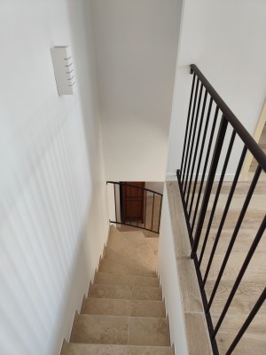 Vue sur l'escalier depuis l'étage